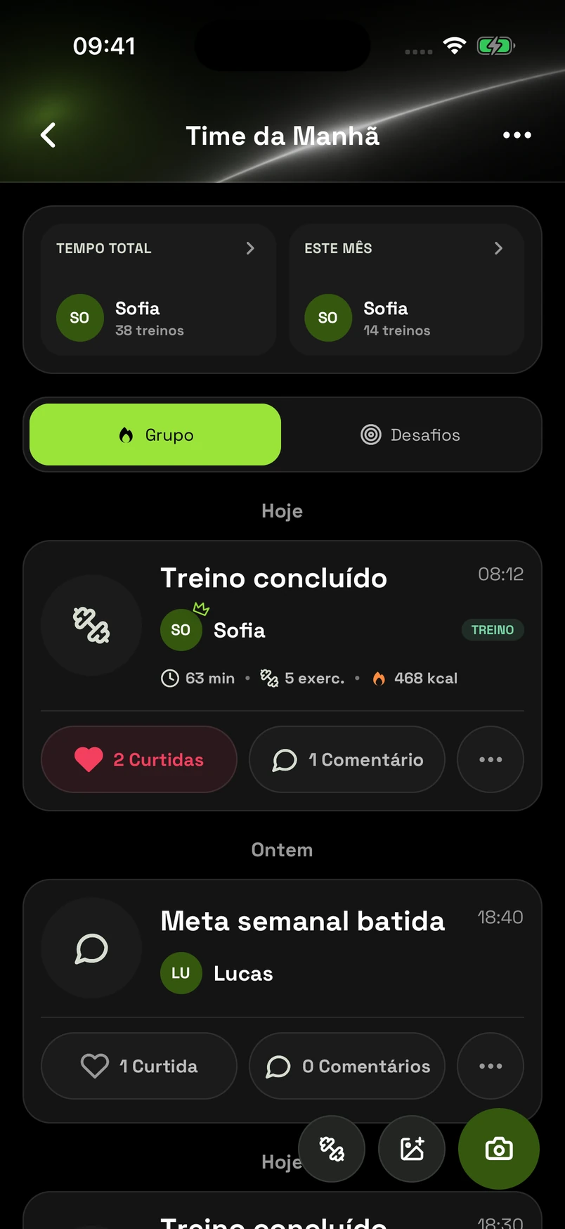 Tela de comunidade da Rivlo, com o feed do grupo e o resumo de treinos dos amigos